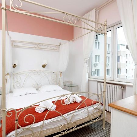 Classy 2 Bedroom Apartment In City Center Bucharest Exterior photo