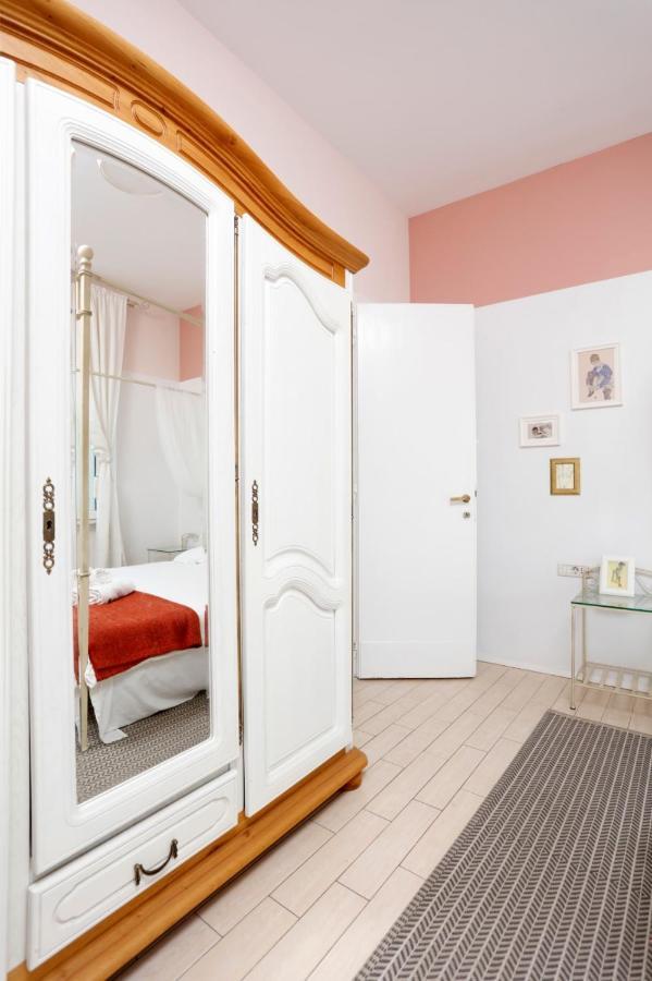 Classy 2 Bedroom Apartment In City Center Bucharest Exterior photo
