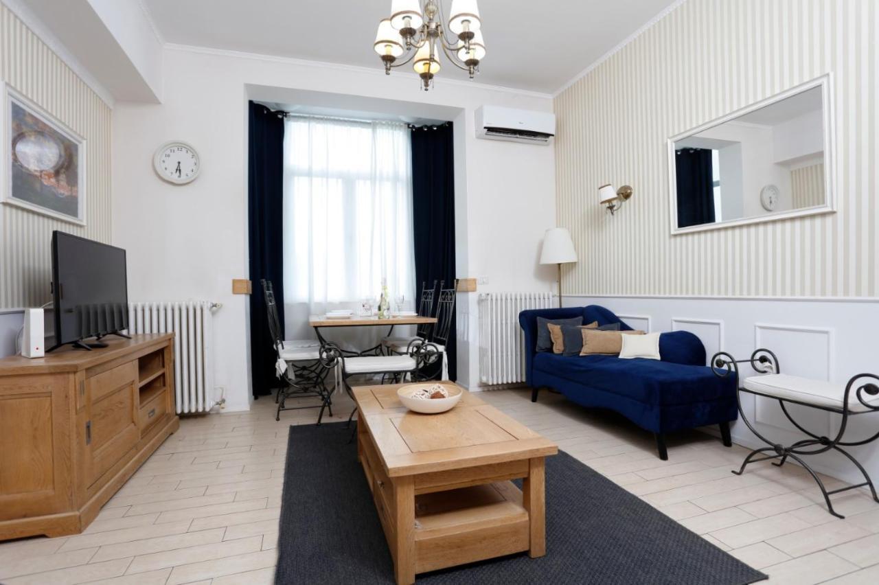 Classy 2 Bedroom Apartment In City Center Bucharest Exterior photo