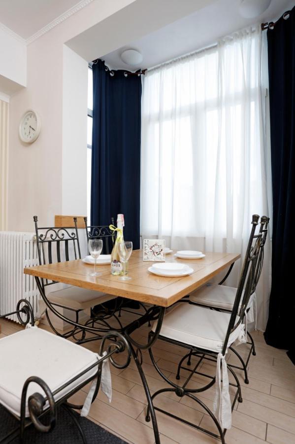 Classy 2 Bedroom Apartment In City Center Bucharest Exterior photo