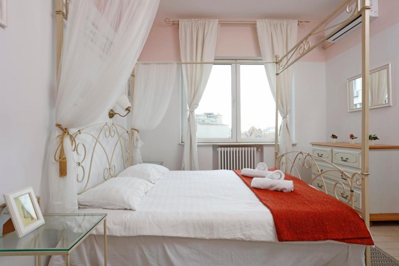 Classy 2 Bedroom Apartment In City Center Bucharest Exterior photo